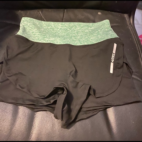 Sports bra and matching walking or jogging shorts Size small/medium - Picture 9 of 12